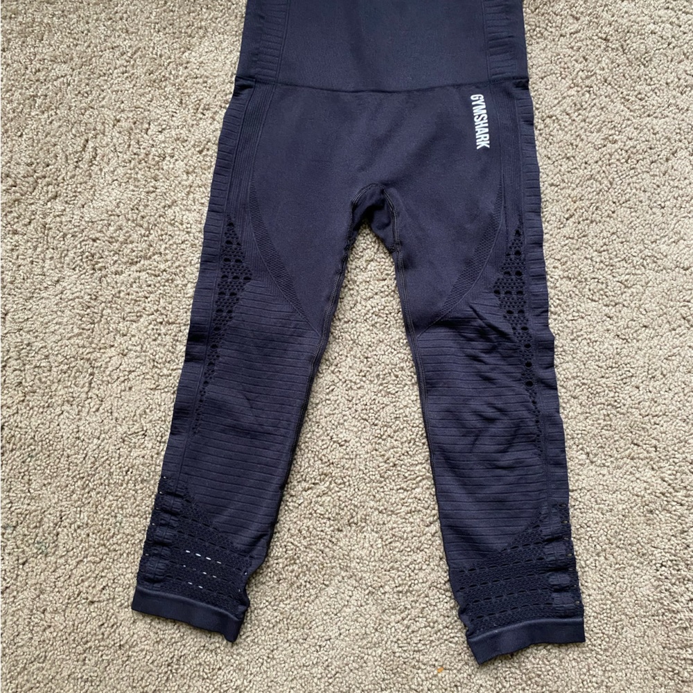 Black Gymshark crop leggings